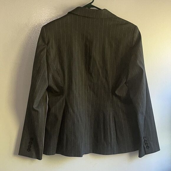 EXCELLENT CONDITION WOMEN’S 10 MICHAEL MICHAEL KORS GRAY BLAZER AND SKIRT SET - Picture 2 of 9